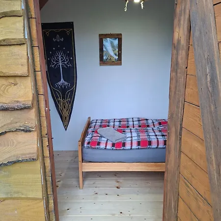 A Traveler's Small House Maly Podroznika * Kalensko